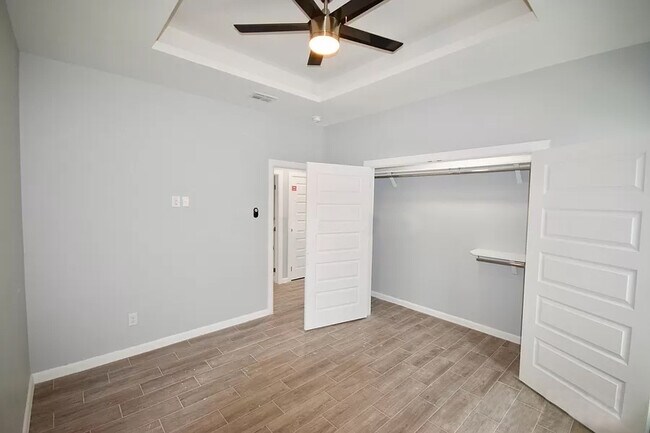 Building Photo - 1412 S Iris St