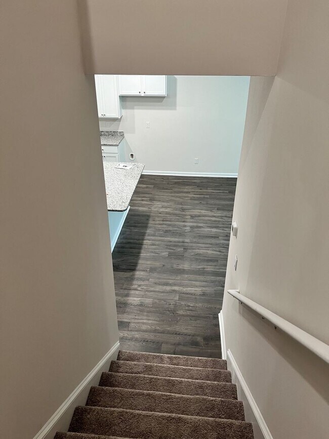 Building Photo - 23 Vineyard Pl