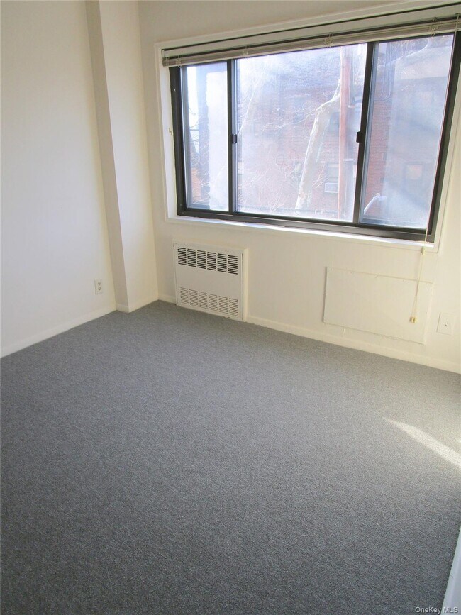 Building Photo - 680 N Terrace Ave