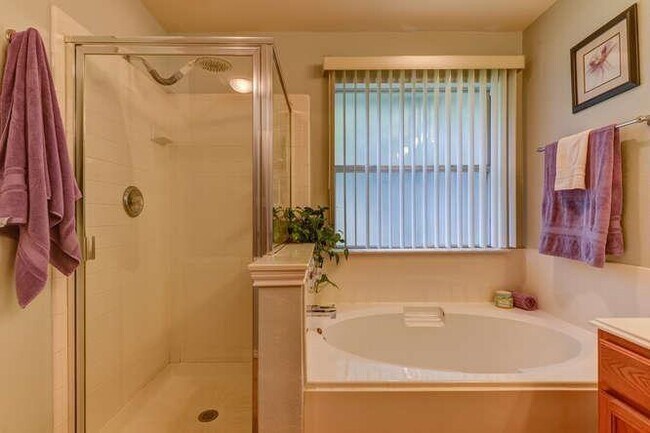 Building Photo - 910 Wild Petunia Way