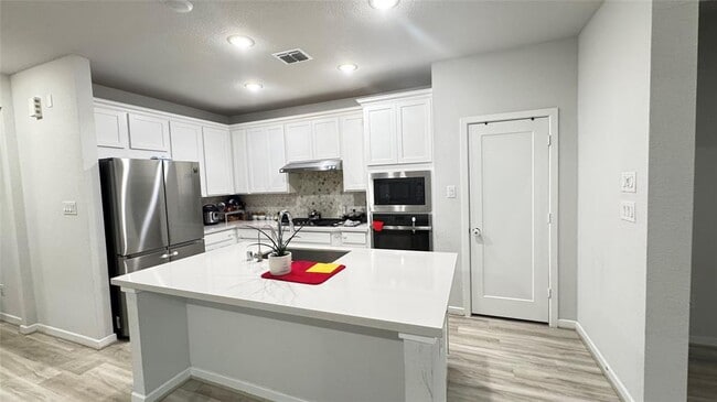 Building Photo - 9107 Brixham Dr