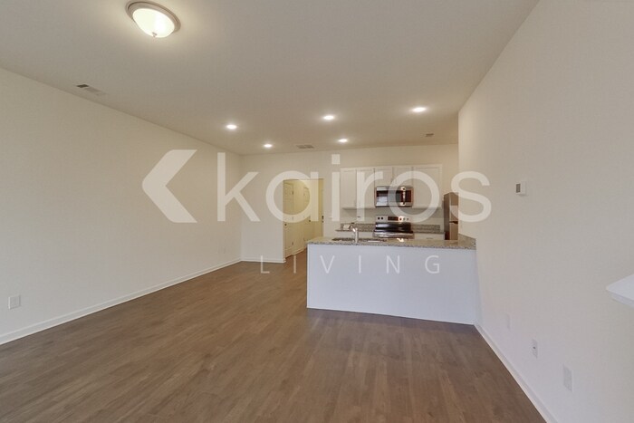 Building Photo - 218 Long Is Dr