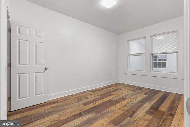 Building Photo - 1512 Isherwood St NE