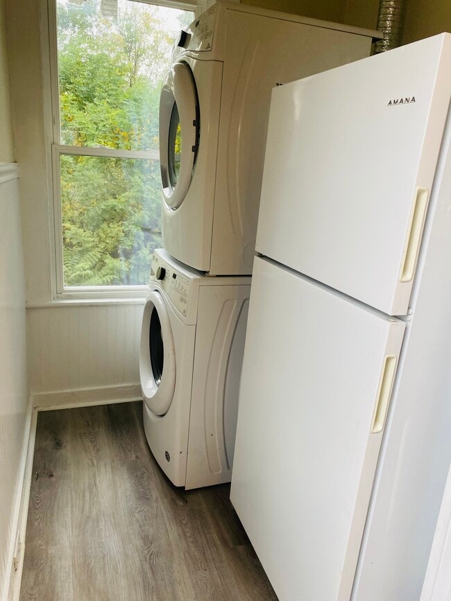 Building Photo - 7 Maple St