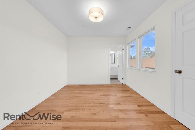 Building Photo - 734 Chestnut St