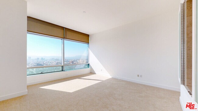 Building Photo - 900 W Olympic Blvd