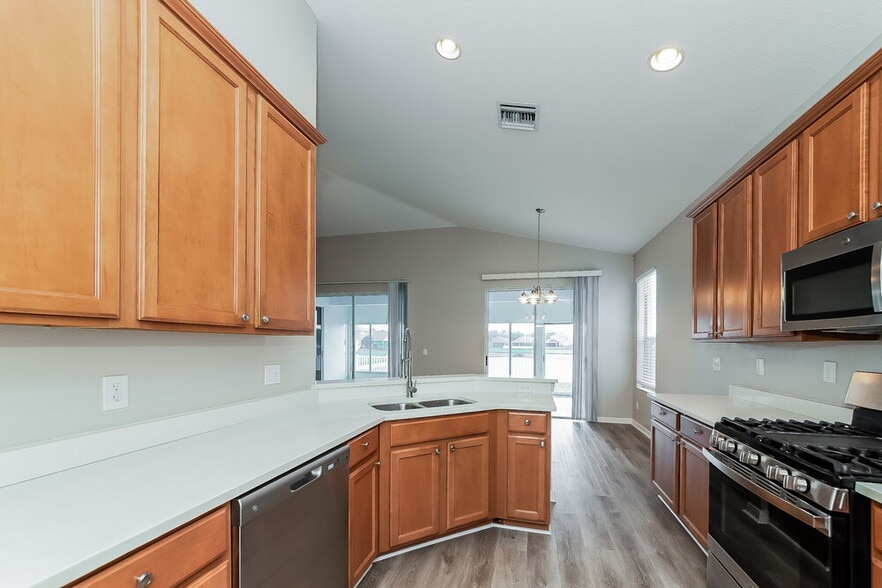 Building Photo - 5110 Clover Mist Dr