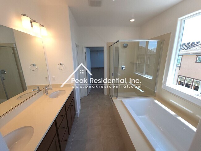 Building Photo - Brand New 3bd/2.5ba Folsom Home with 2 Car Garage