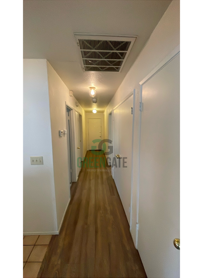 Building Photo - Gate Community 2 Bedroom Condo Availabilit...