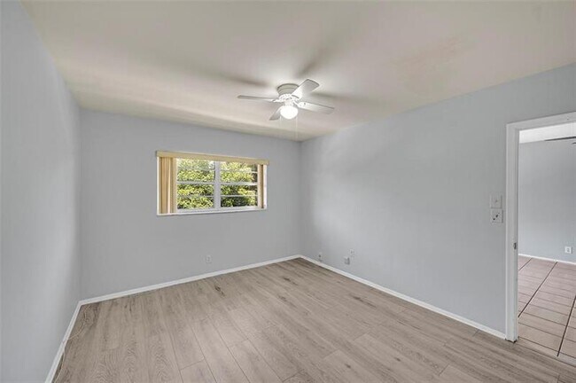 Building Photo - 1400 NE 55th St