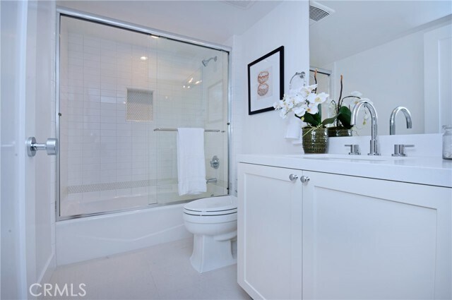 Building Photo - 4641 Cahuenga Blvd