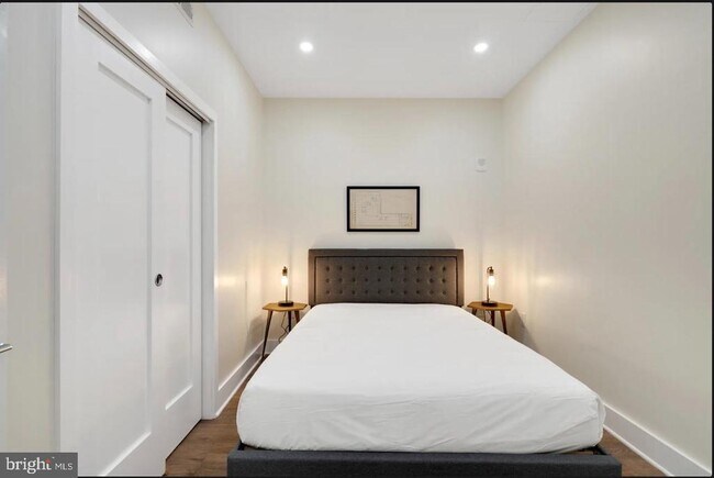 Building Photo - 150 S Independence Mall W