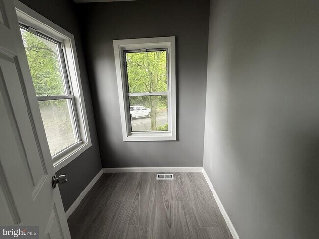 Building Photo - 178 Crosswicks Rd