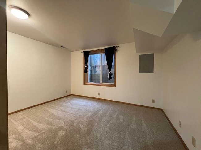 Building Photo - Large 6-Bedroom Home in Samish with a Fenced Yard