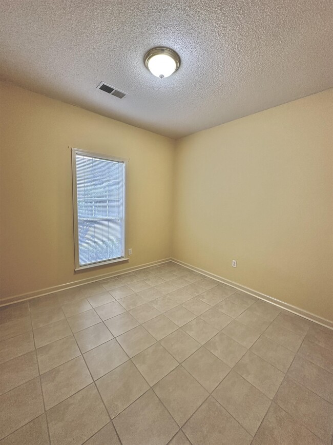 Building Photo - 596 W Ashley Glen Cir