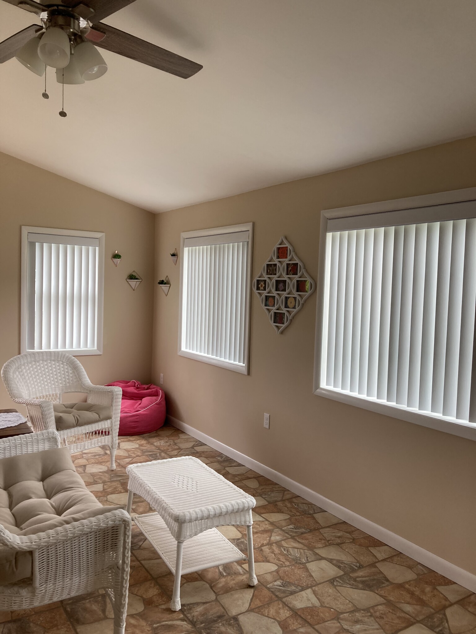 furnished sunroom - 741 Ferdinand St