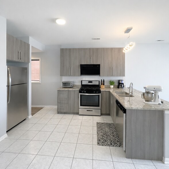 Building Photo - 2413 W Taylor St