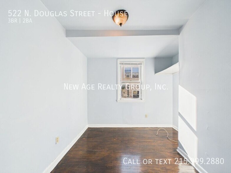 Building Photo - 522 N Douglas St