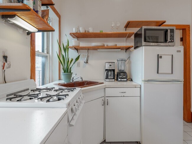 Building Photo - 31 Pinckney St