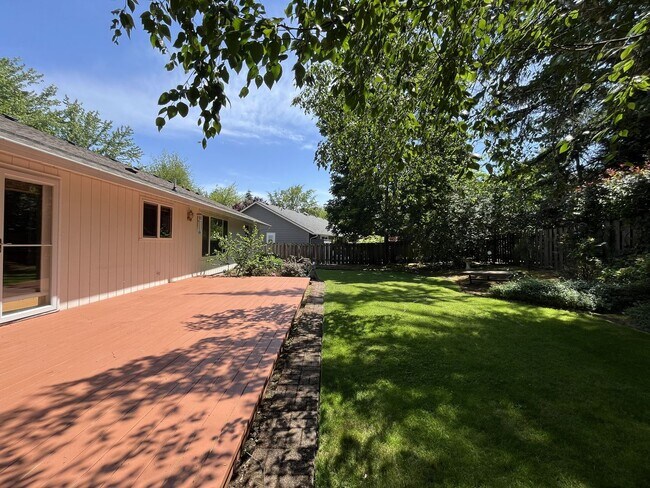 Building Photo - Charming Single-Level Home with Multiple Living Areas and Spacious Backyard Retreat