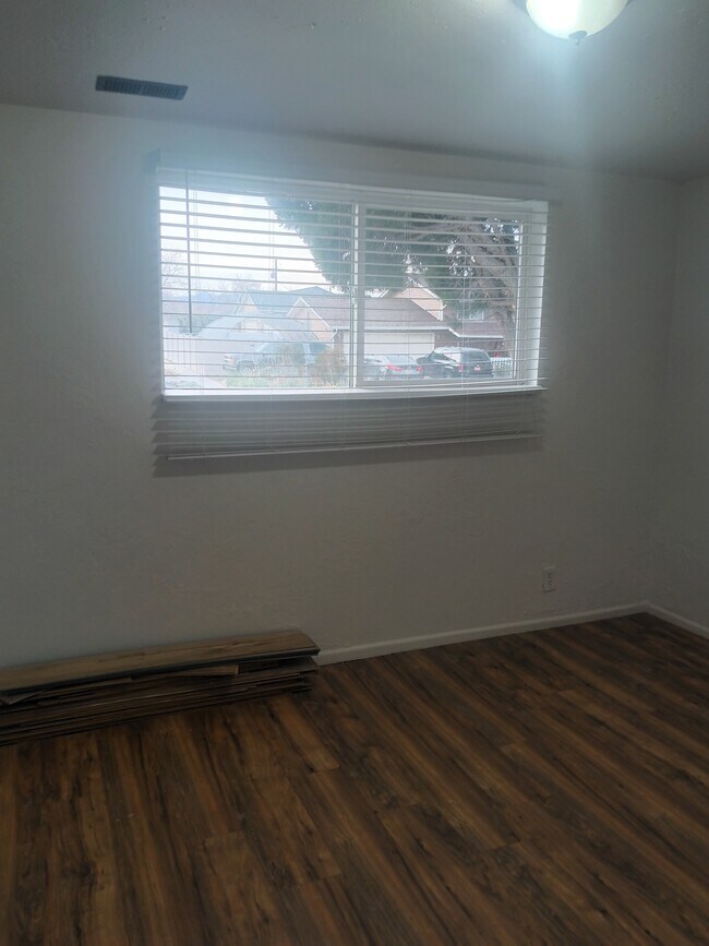 Building Photo - 6245 Margray Dr