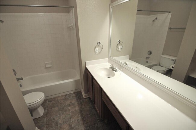 Building Photo - 1830 Paradise Ridge Dr