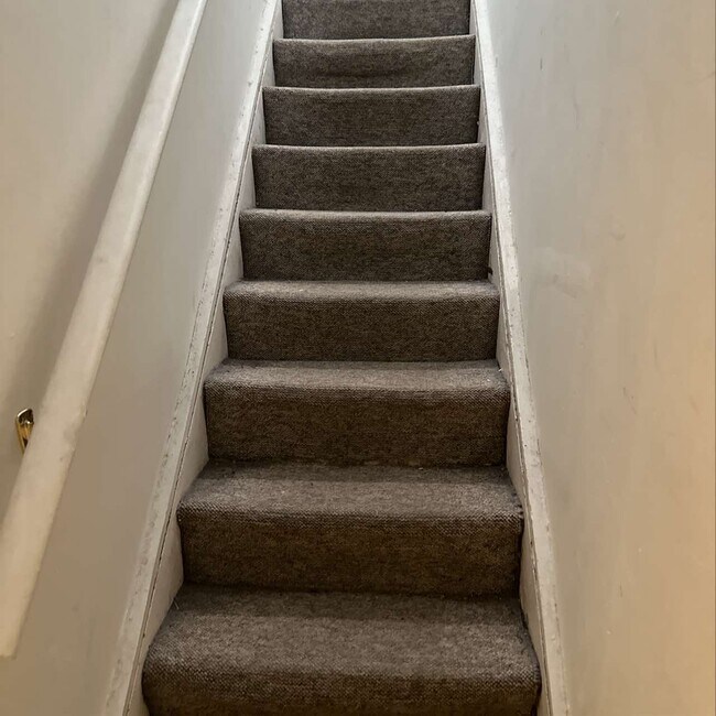 Building Photo - 129-1/2 E Cleveland Ave