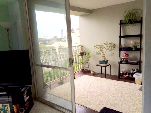 Large 100 square foot lanai - 1511 Nuuanu Ave