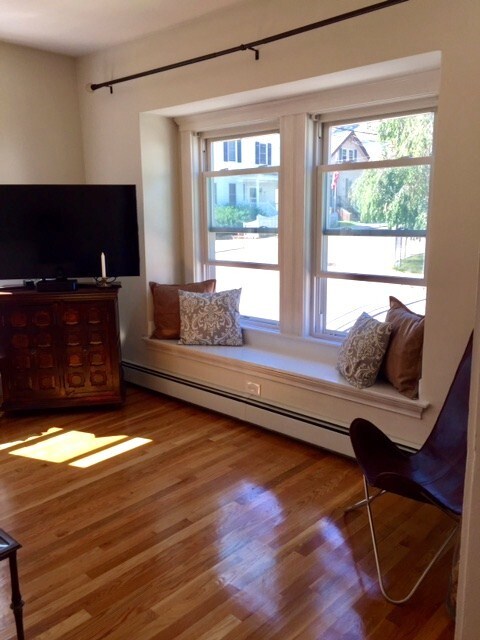 Living Room window seat - 293 Vermont St