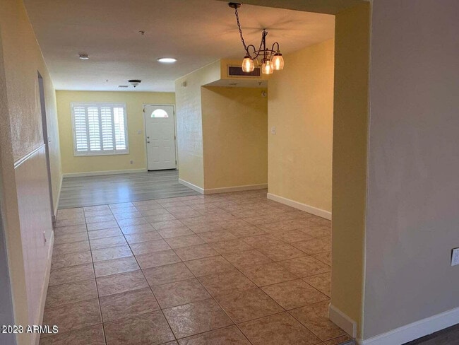Building Photo - 557 S Sunwood Cir