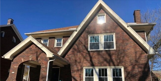 Building Photo - 280 Upland Ave