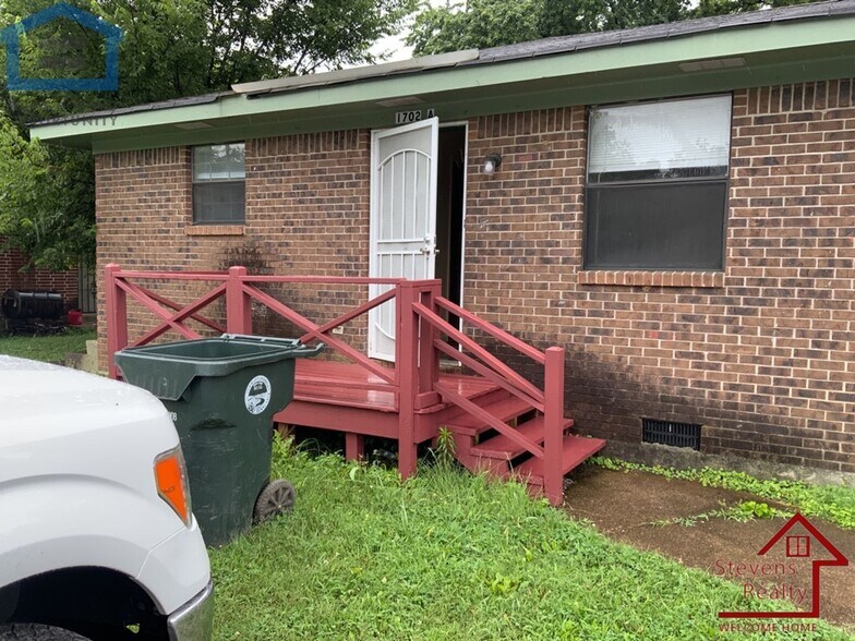 Primary Photo - 1702 Olive St