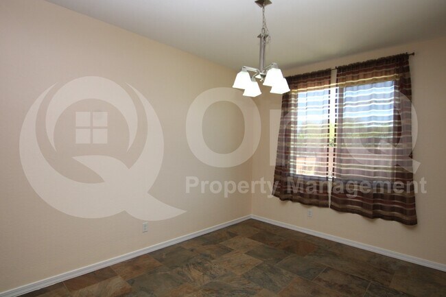 Building Photo - 1465 E Ibis St