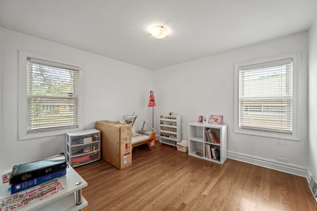 Building Photo - 9157 S Avers Ave