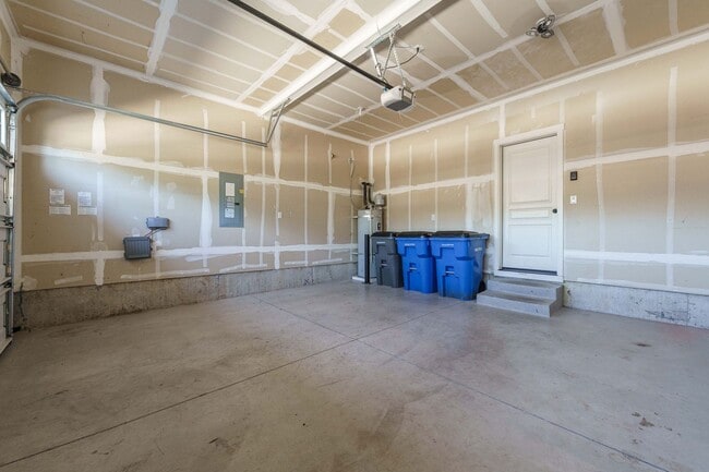 Building Photo - ASK ABOUT OUR AUGUST MOVE IN SPECIAL: Spac...