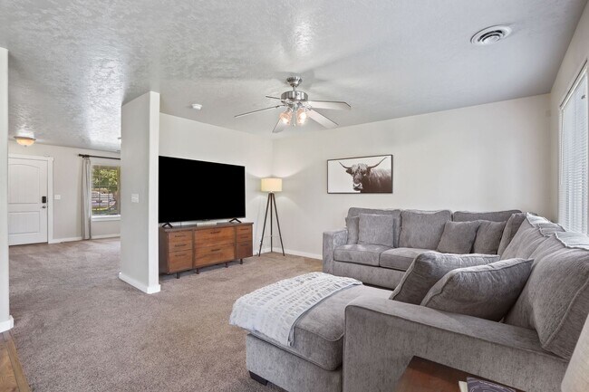 Building Photo - 4bd/2.5ba South Boise Home!