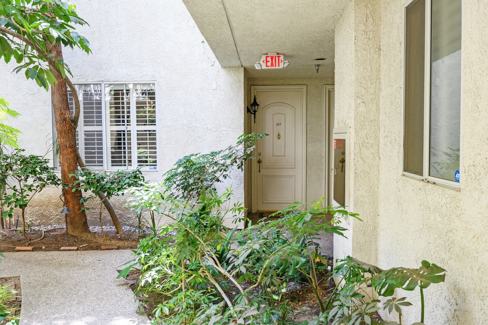 Building Photo - 1375 Kelton Ave