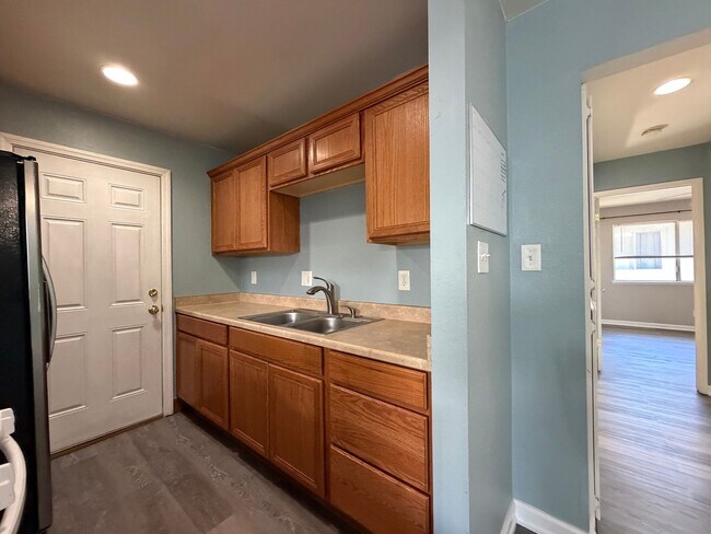 Building Photo - Upstairs 2/1 home in Greenback Estates