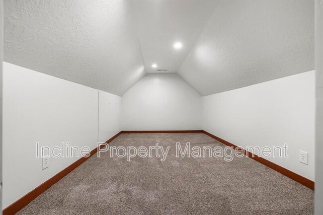 Building Photo - 602 E 200 S