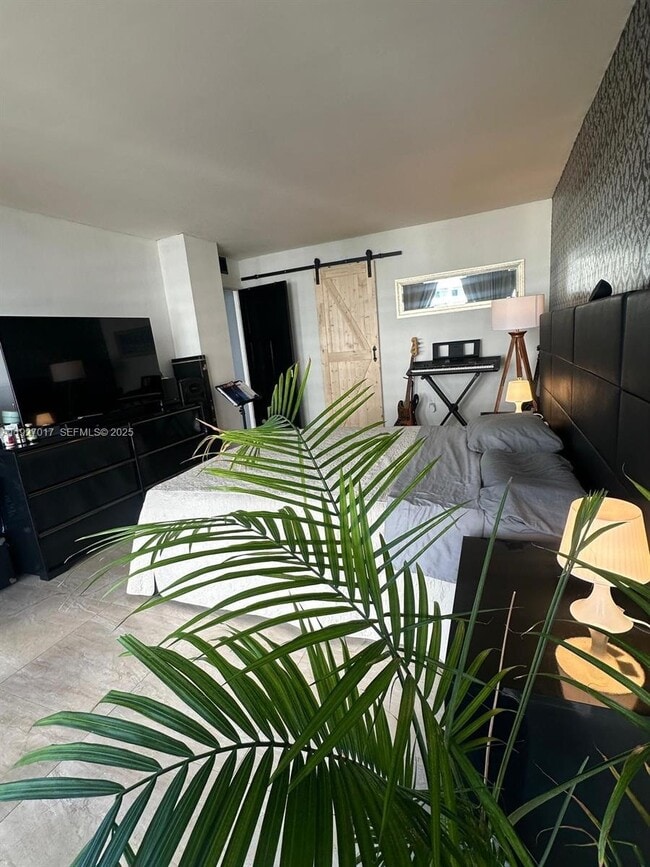 Building Photo - 600 NE 36th St