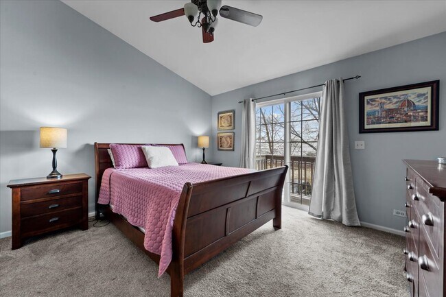 Building Photo - 907 Main St