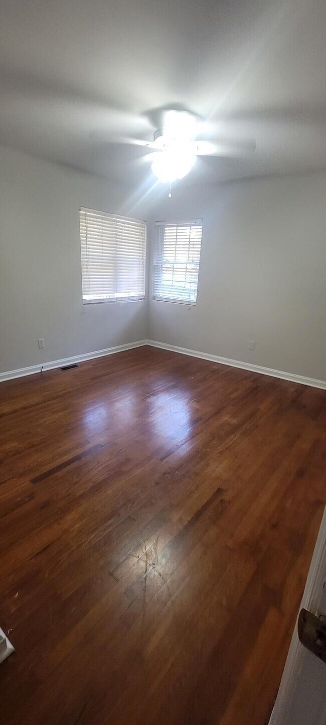 Building Photo - 2404 Hiawassee Rd