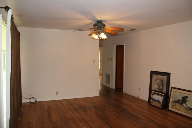 Building Photo - 4405 Erath Ave