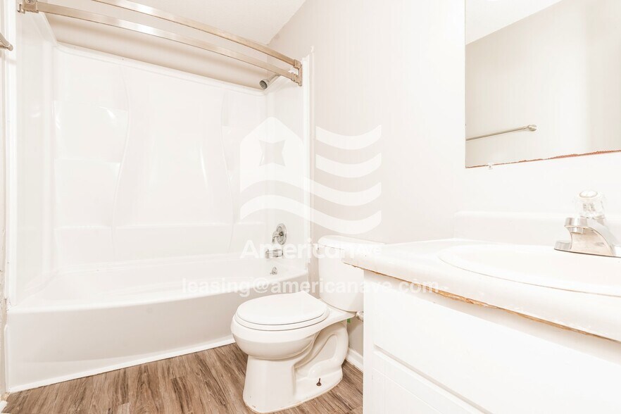 Building Photo - 404 Laurie Ln