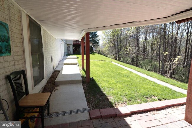 Building Photo - 11151 Yellow Leaf Way