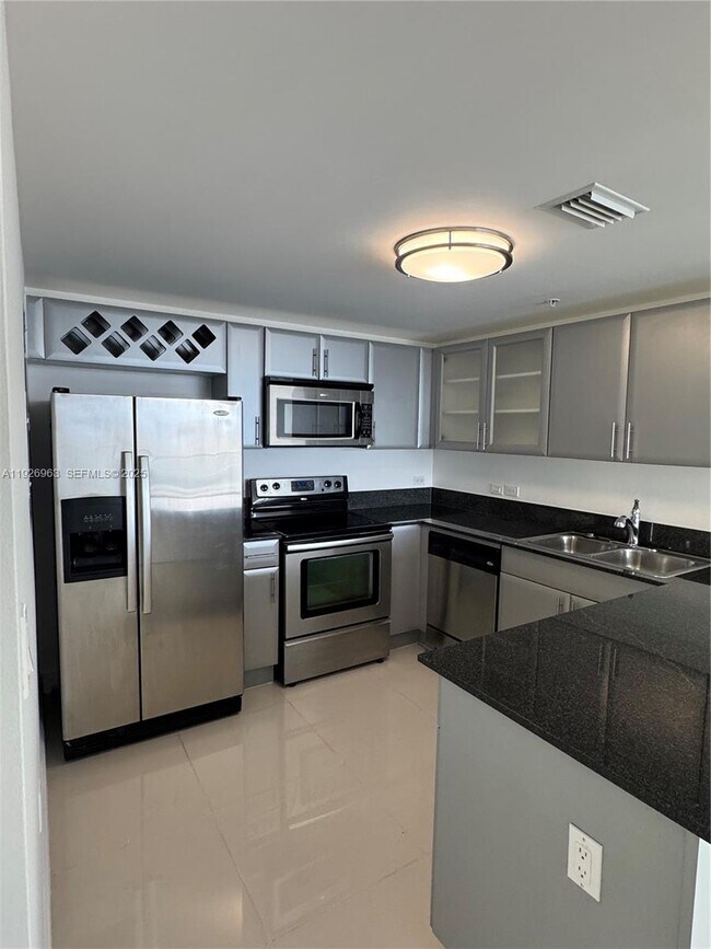 Building Photo - 1861 NW S River Dr