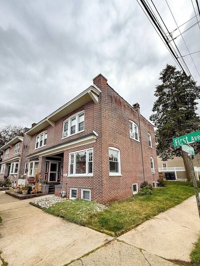 Building Photo - Stunning 3-Bedroom Twin Home in the Heart of Phoenixville! Available NOW!