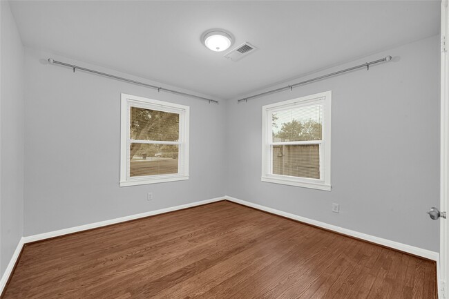 Building Photo - 501 Jerry St