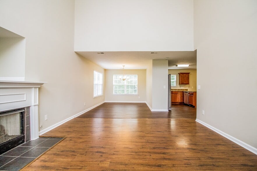 Building Photo - 159 Lyndhurst Dr