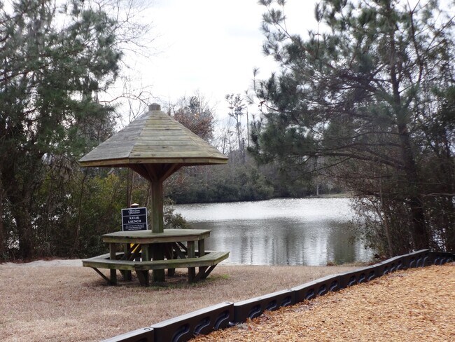 Building Photo - 405 Crystal Oaks Ln